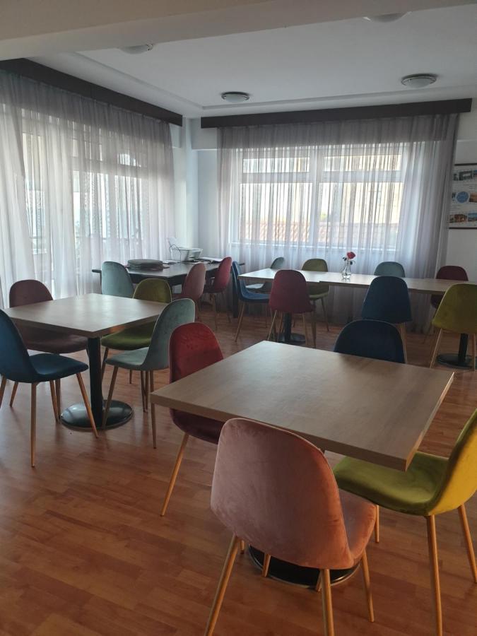 Poarta Apelor Hotel Sarichioi Ngoại thất bức ảnh