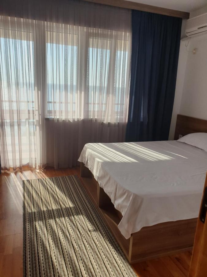 Poarta Apelor Hotel Sarichioi Ngoại thất bức ảnh