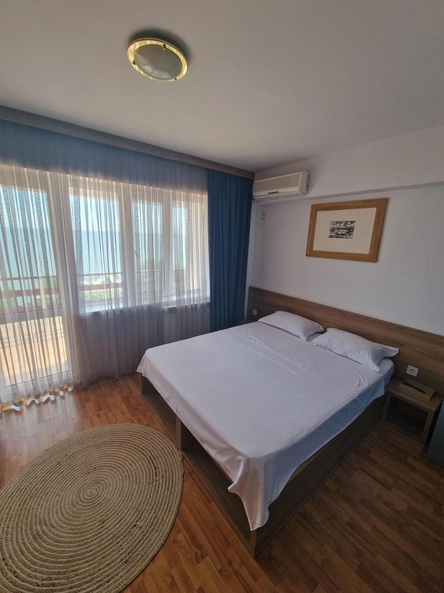 Poarta Apelor Hotel Sarichioi Ngoại thất bức ảnh