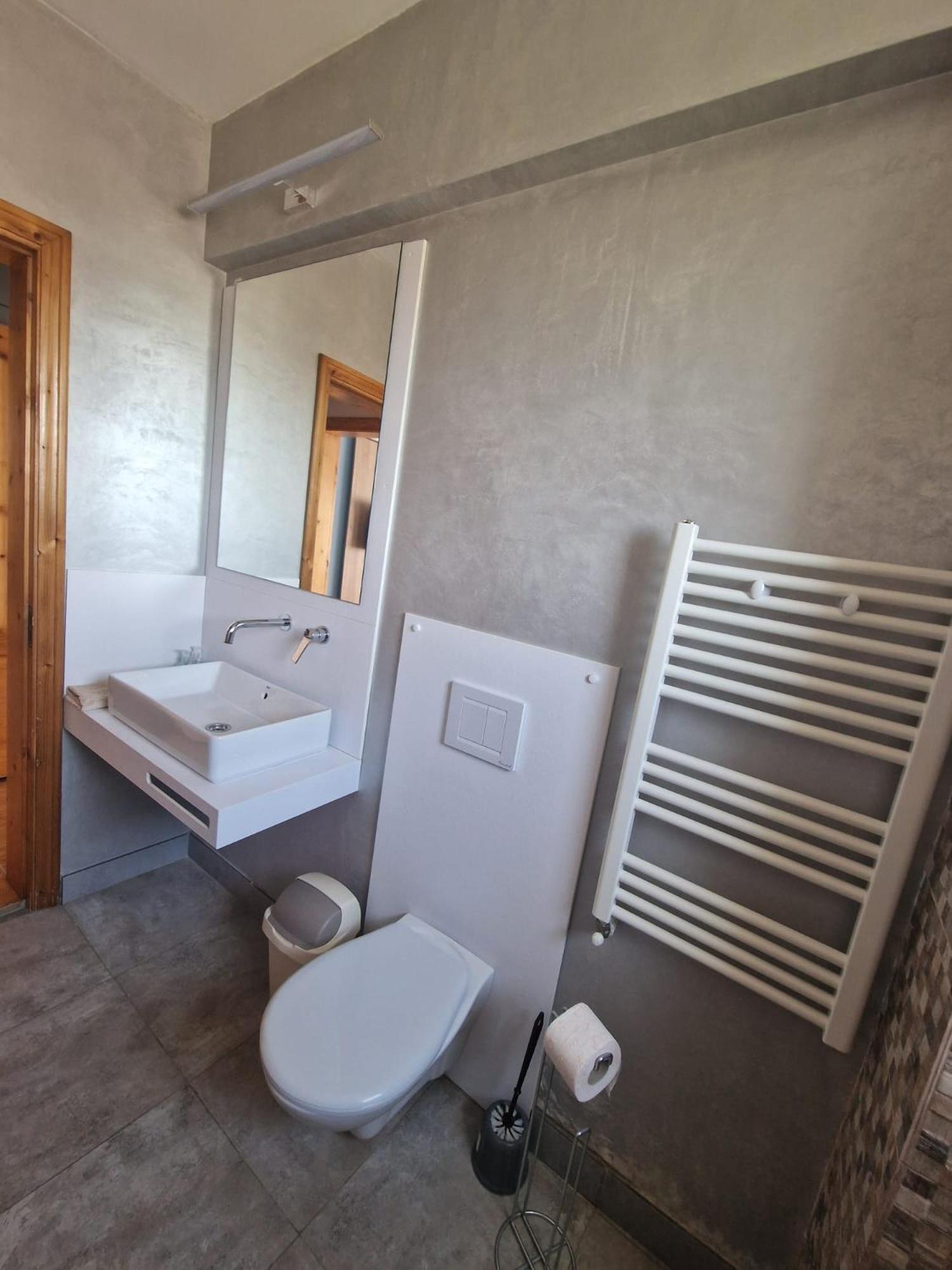 Poarta Apelor Hotel Sarichioi Ngoại thất bức ảnh